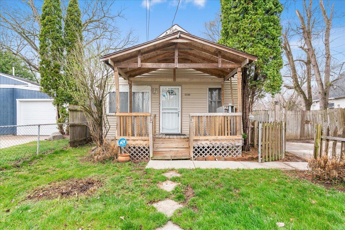 4924 Pleasant Grove Road Lansing, MI 48910 - Photo 2 of 26 02-Media Jett - 15