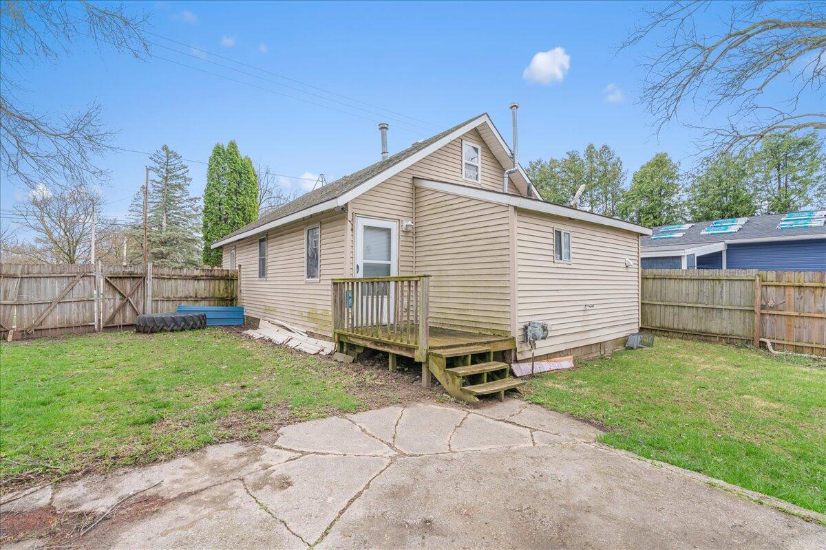 4924 Pleasant Grove Road Lansing, MI 48910 - Photo 24 of 26 24-Media Jett - 22