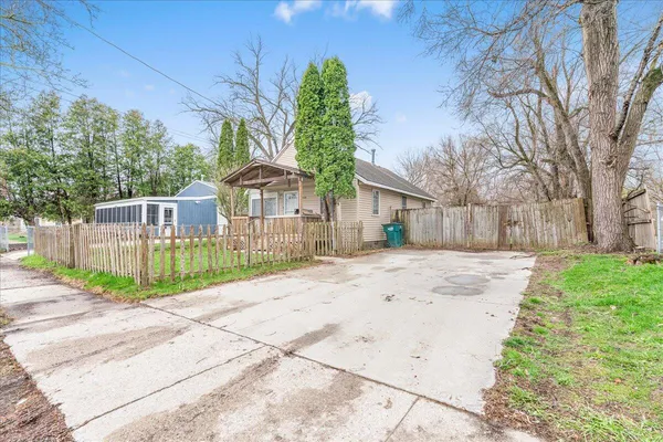 $125,000 | 4924 Pleasant Grove Road, Lansing, MI 48910