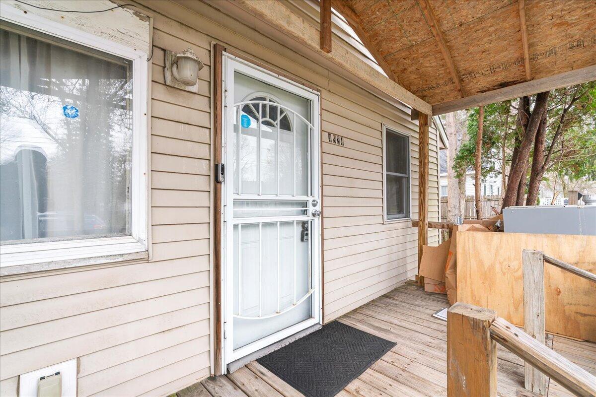 4924 Pleasant Grove Road Lansing, MI 48910 - Photo 4 of 26 06-Media Jett - 13