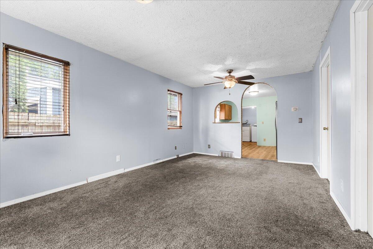 4924 Pleasant Grove Road Lansing, MI 48910 - Photo 8 of 26 12-Media Jett - 04