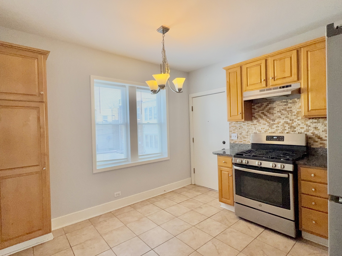 6409 23rd Street, Unit 8 Berwyn, IL 60402 - Photo 8 of 22