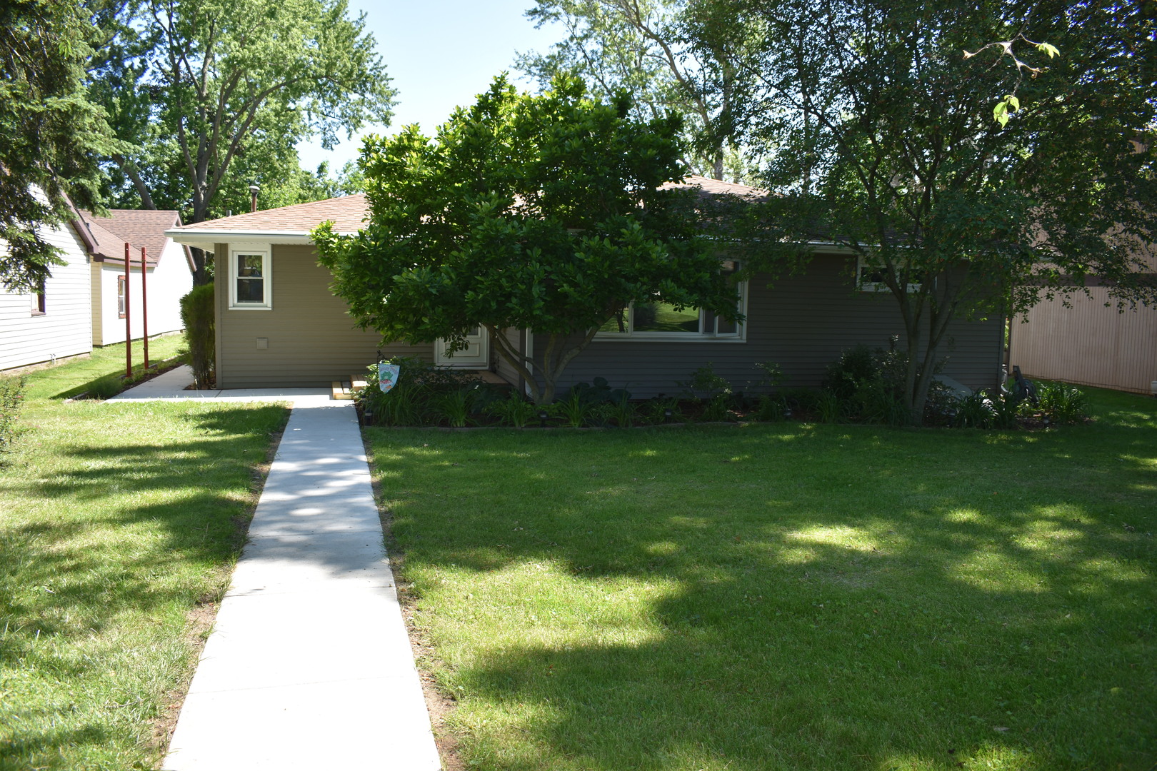 2845 River Road Kankakee, IL 60901 - Photo 1 of 26 a front view of a house with garden