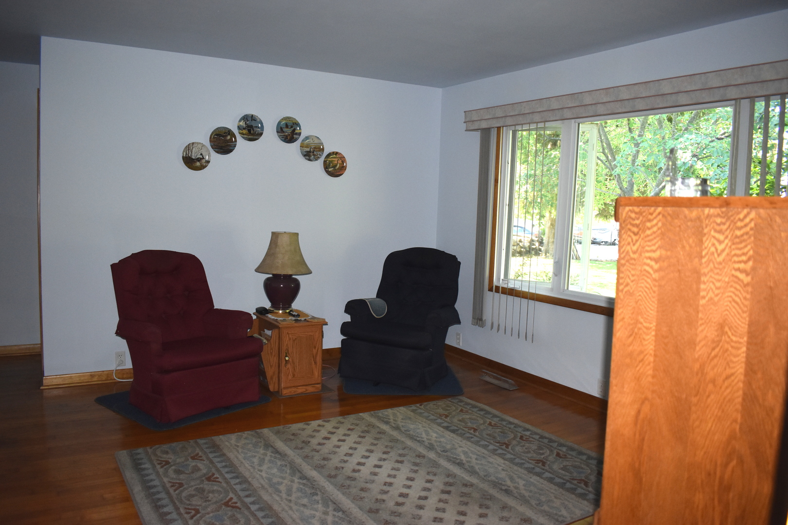 2845 River Road Kankakee, IL 60901 - Photo 11 of 26 a living room with furniture and a window