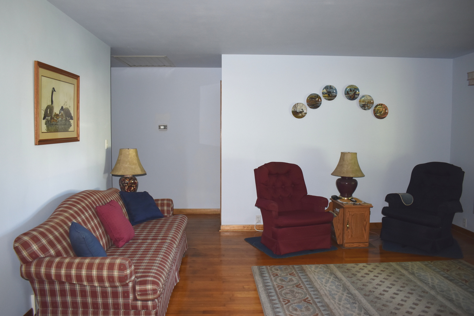 2845 River Road Kankakee, IL 60901 - Photo 12 of 26 a living room with furniture and wooden floor