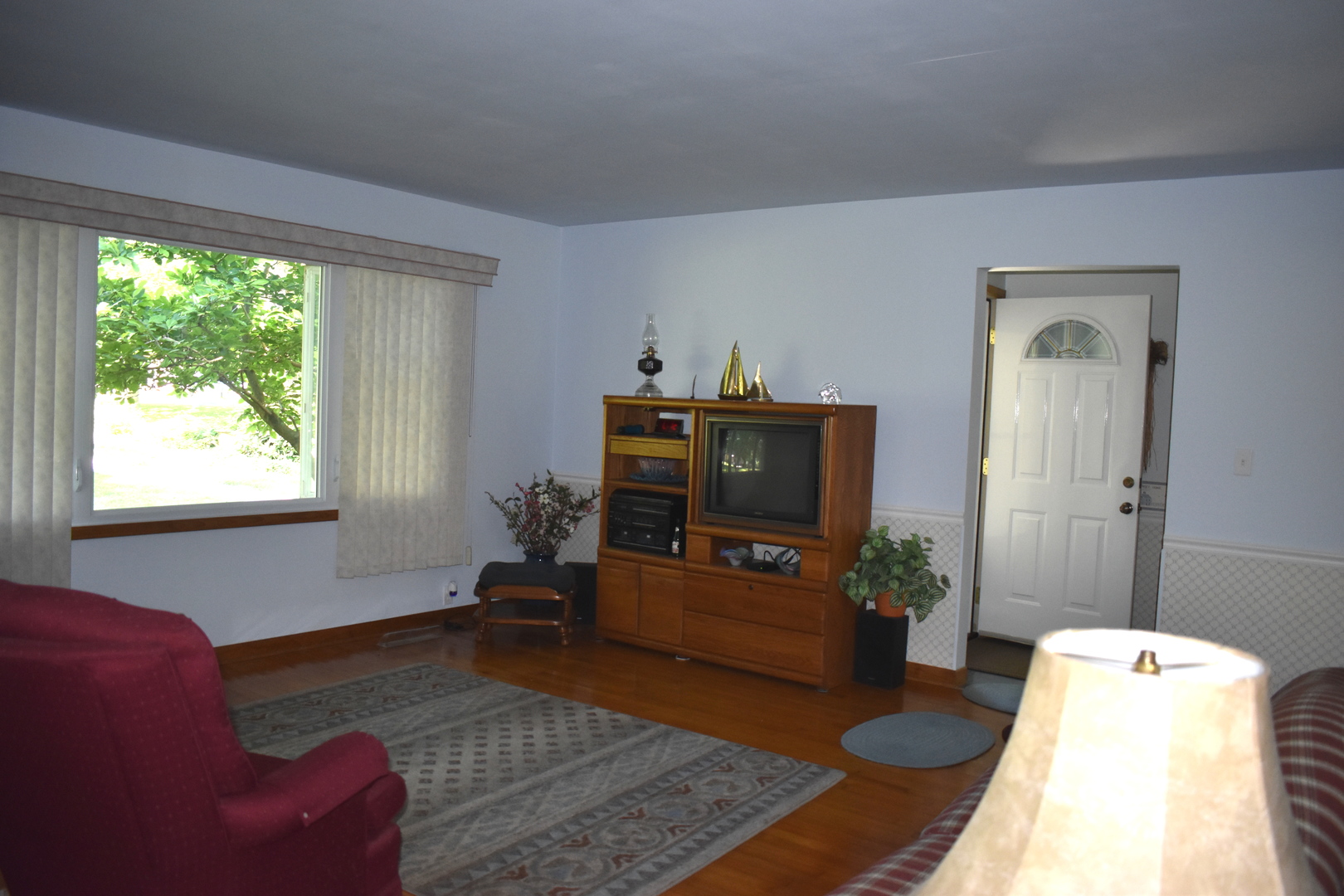 2845 River Road Kankakee, IL 60901 - Photo 13 of 26 a living room with furniture and a flat screen tv