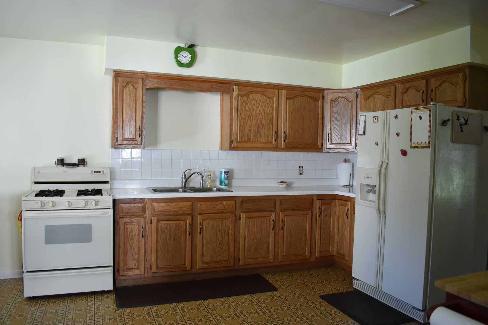2845 River Road Kankakee, IL 60901 - Photo 14 of 26 a kitchen with stainless steel appliances a stove a refrigerator and cabinets