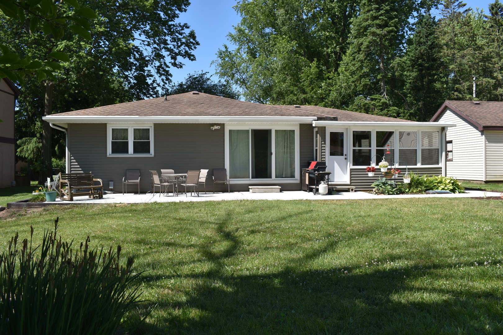 2845 River Road Kankakee, IL 60901 - Photo 3 of 26 a front view of house with yard and green space