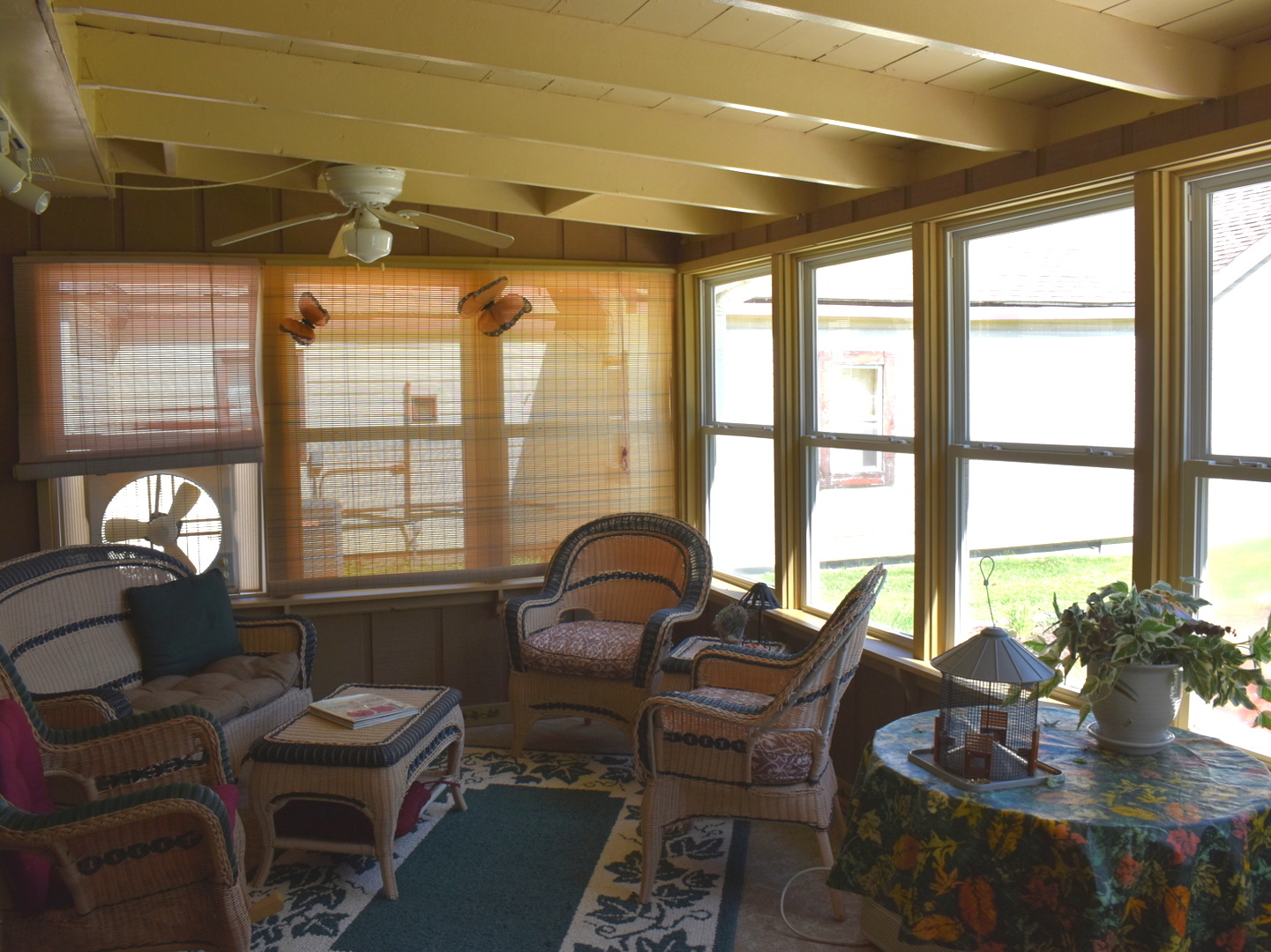 2845 River Road Kankakee, IL 60901 - Photo 24 of 26 a living room with furniture and a window