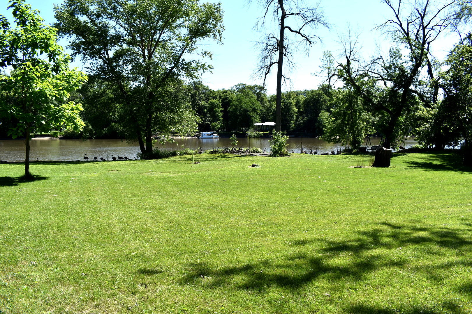2845 River Road Kankakee, IL 60901 - Photo 6 of 26 a view of pool with a bench