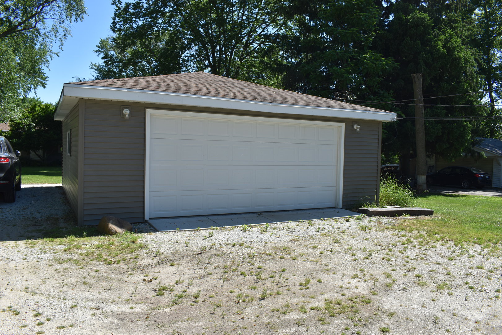 2845 River Road Kankakee, IL 60901 - Photo 8 of 26 a backyard of a house