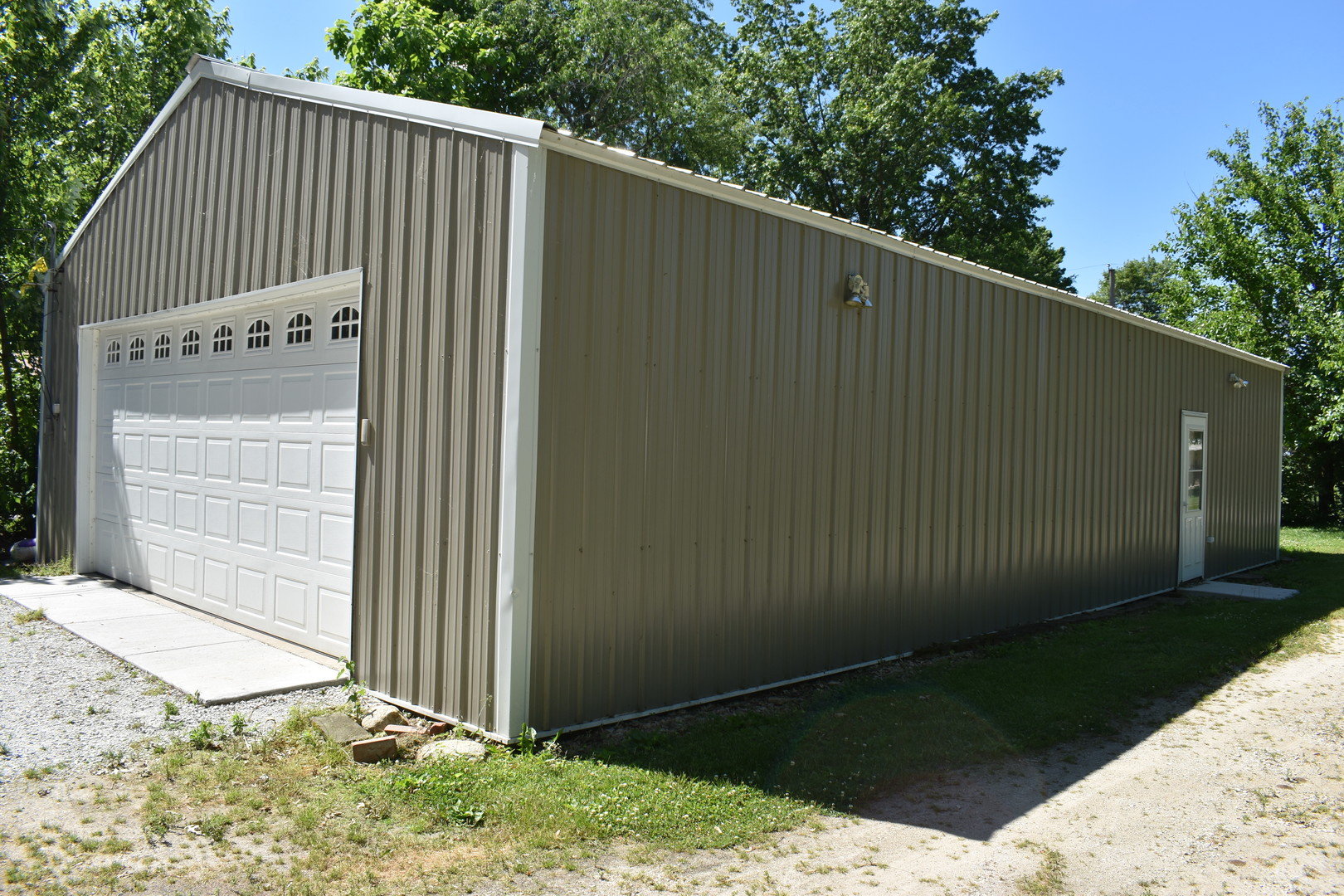 2845 River Road Kankakee, IL 60901 - Photo 9 of 26 a view of a house with a backyard