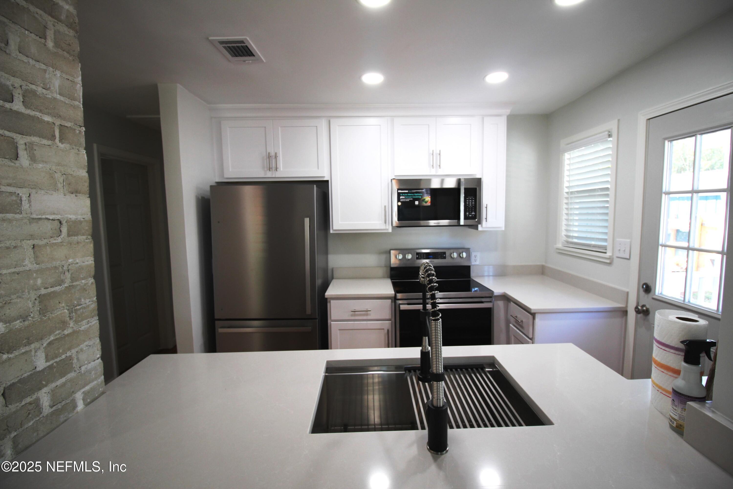 4702 Cedarwood Road Jacksonville, FL 32210 - Photo 16 of 32 KITCHEN