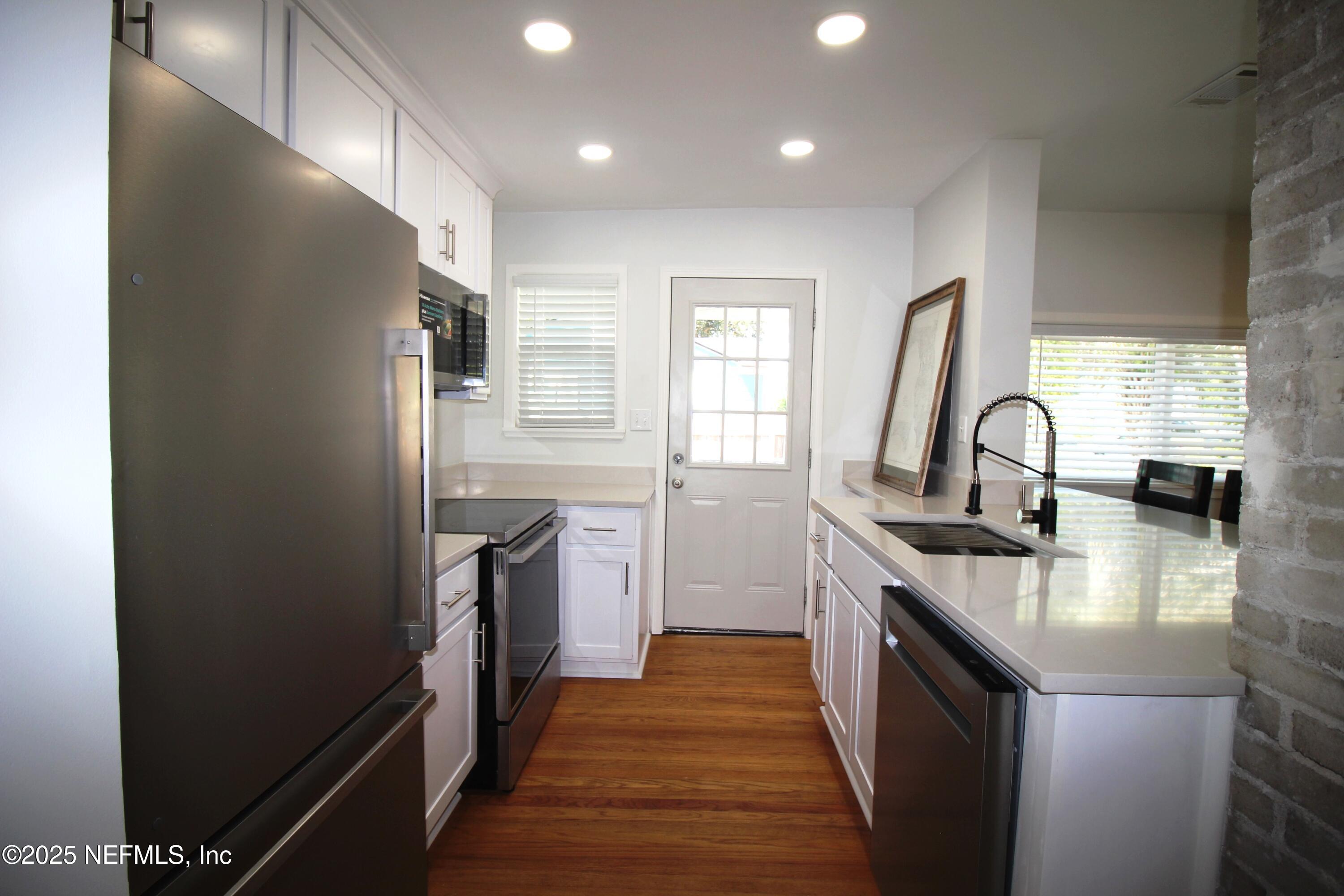 4702 Cedarwood Road Jacksonville, FL 32210 - Photo 19 of 32 KITCHEN