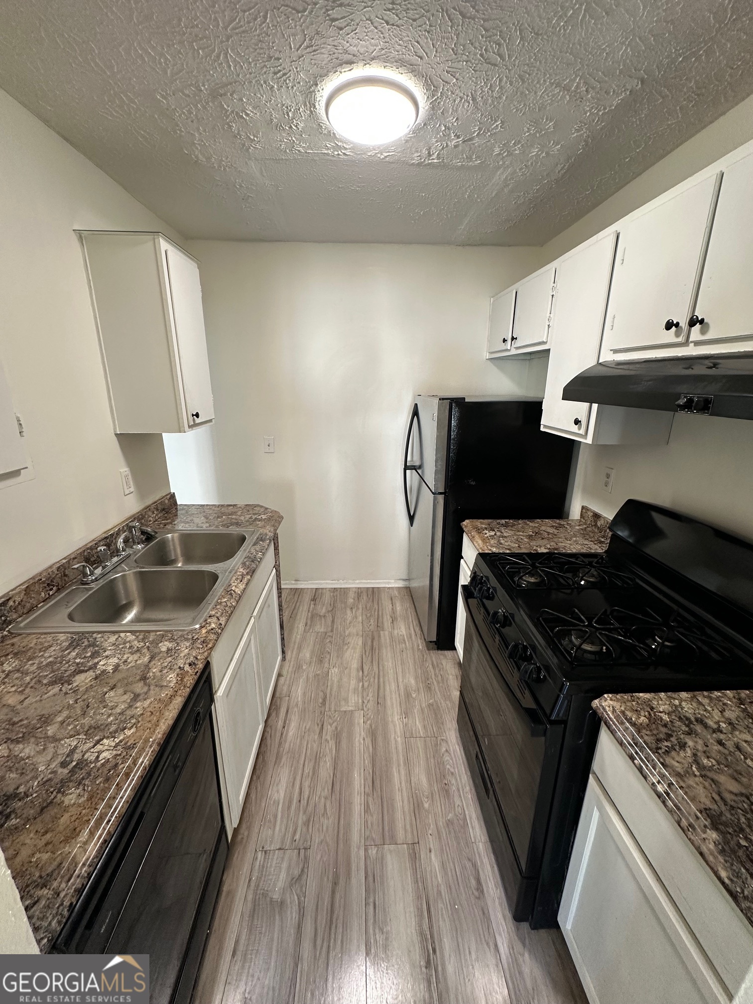 2511 Pine Tree Trail South Fulton, GA 30349 - Photo 9 of 23 a kitchen with a stove and a sink