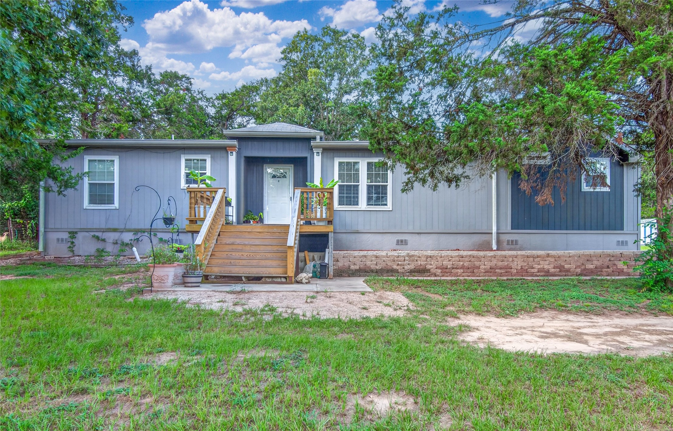155 Hidden Oaks Loop Elgin, TX 78621 - Photo 3 of 40 Gallery Image 3