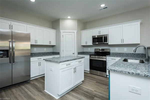 $315,999 | 409 East Lee Avenue, Yadkinville, NC 27055