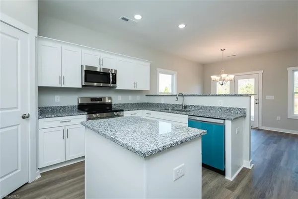 $315,999 | 409 East Lee Avenue, Yadkinville, NC 27055