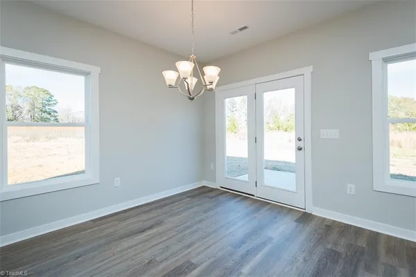 $315,999 | 409 East Lee Avenue, Yadkinville, NC 27055