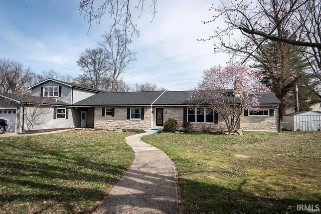 $314,900 | 1424 Audubon Road, Vincennes, IN 47591