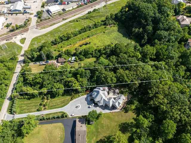 a view of a yard with a lake