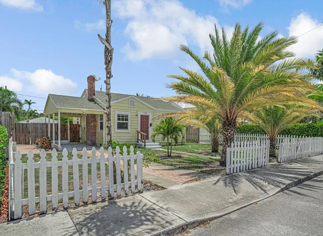 $525,000 | 720 North Ocean Breeze, Lake Worth Beach, FL 33460