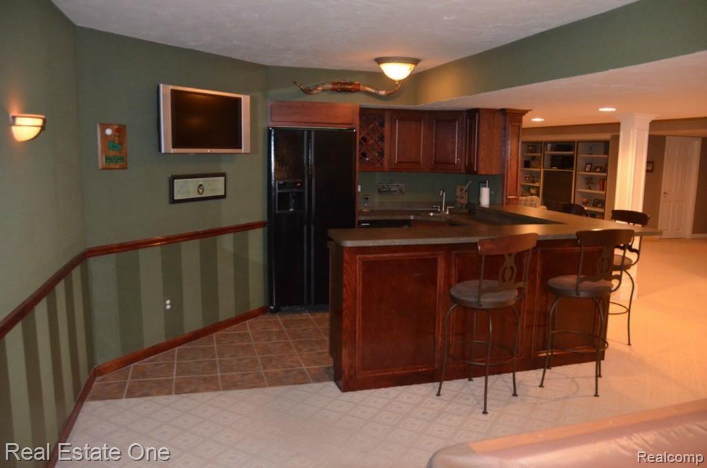 2038 Mapleridge Road Rochester, MI 48309 - Photo 12 of 29 BASEMENT BAR/KITCHEN AREA