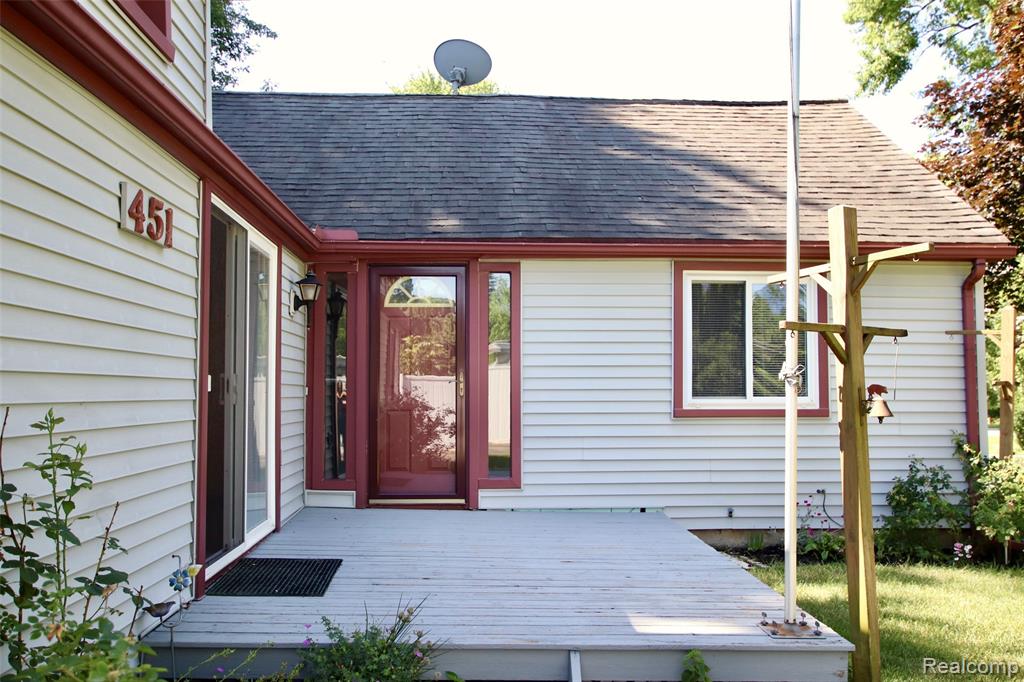 451 South Hospital Road Waterford, MI 48327 - Photo 3 of 33 Gallery Image 3