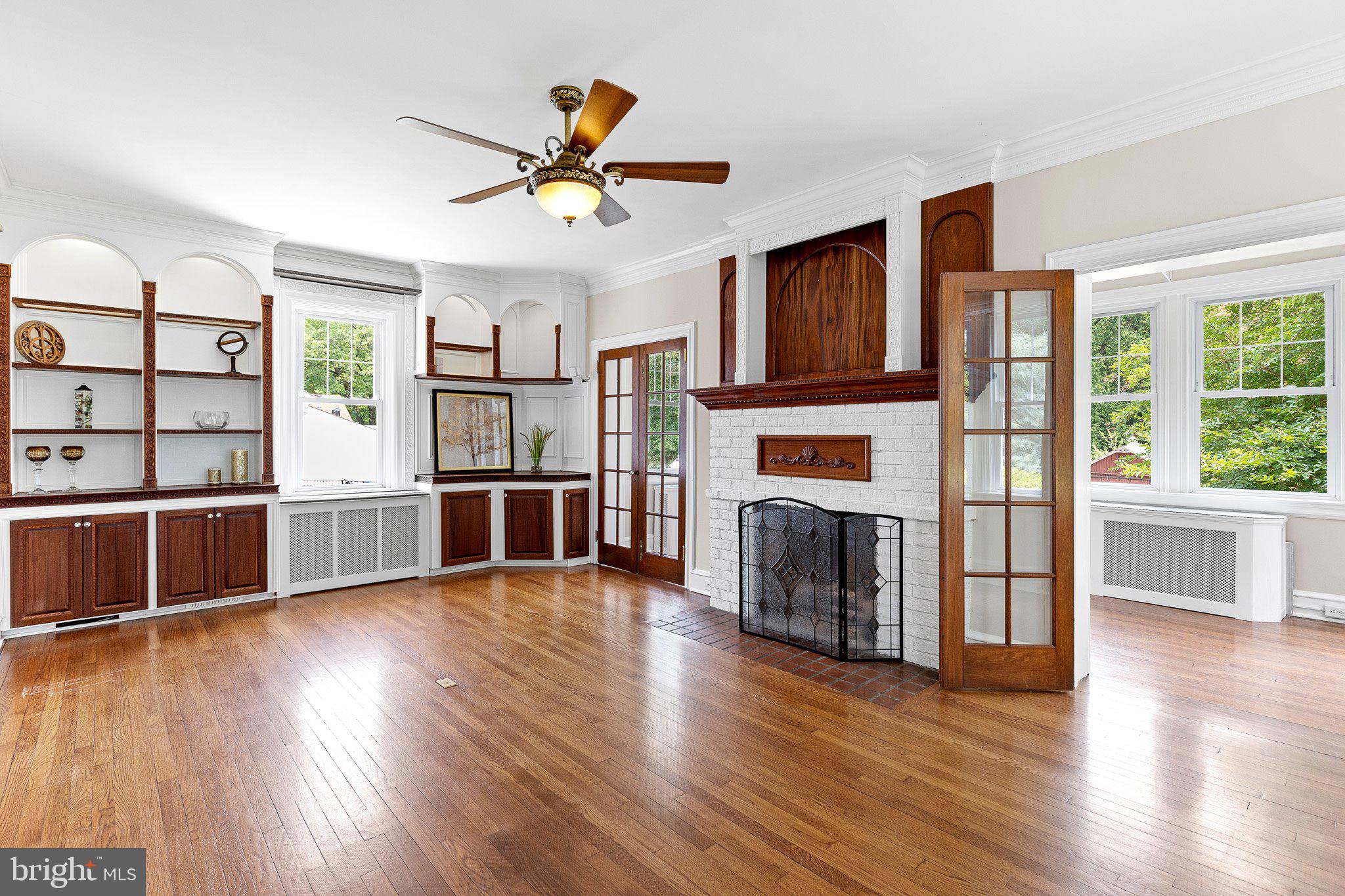 809 Shipley Road Wilmington, DE 19803 - Photo 15 of 51 Living room with custom built-ins