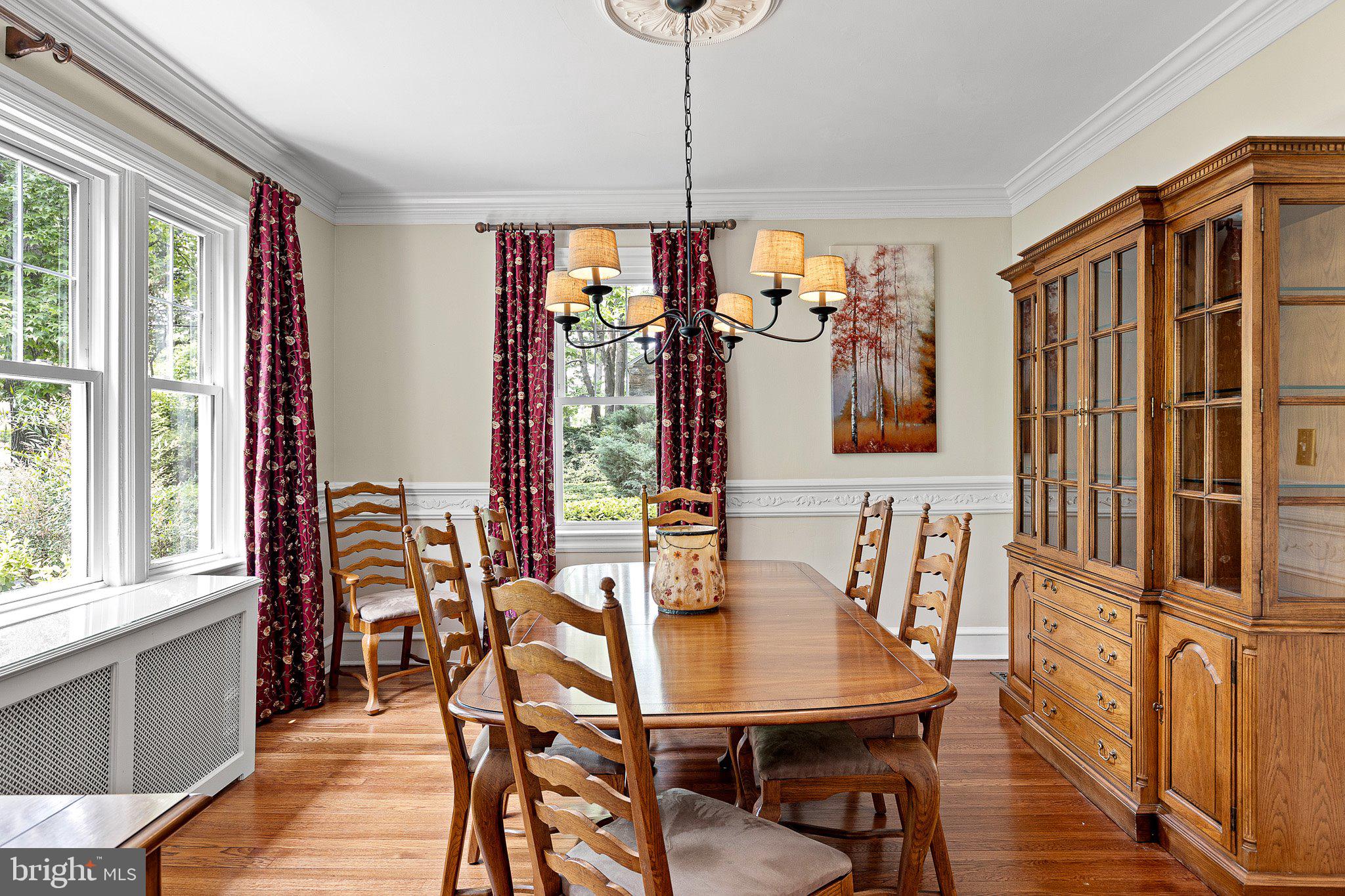 809 Shipley Road Wilmington, DE 19803 - Photo 20 of 51 Formal dining room with crown & chair rail molding