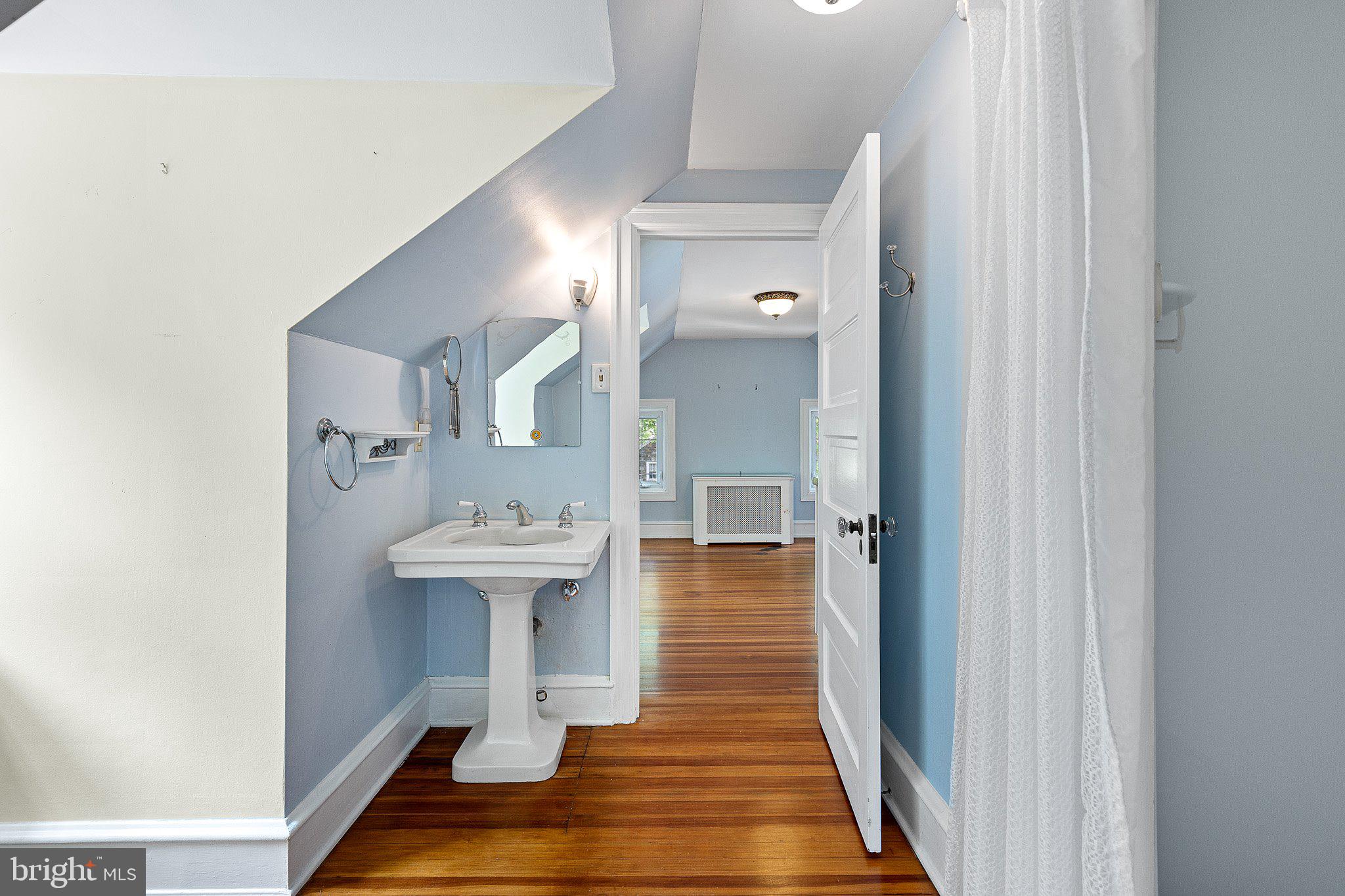809 Shipley Road Wilmington, DE 19803 - Photo 42 of 51 Full bathroom with shower between bedrooms 4 & 5