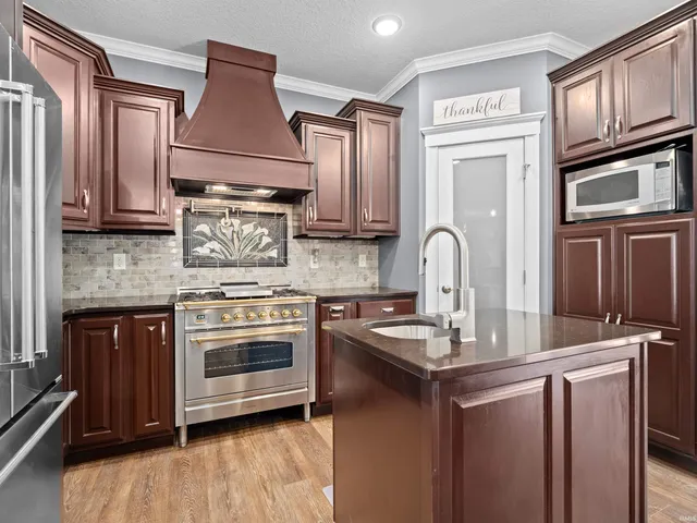 $730,000 | 716 East 550 North, Uniondale, IN 46791