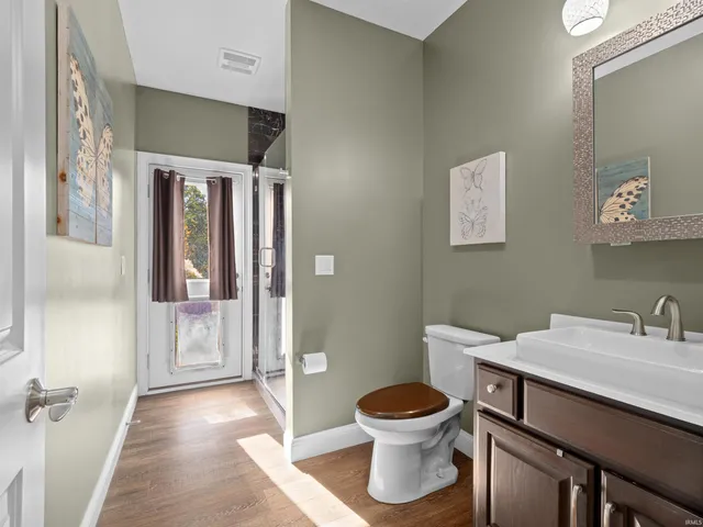 $730,000 | 716 East 550 North, Uniondale, IN 46791