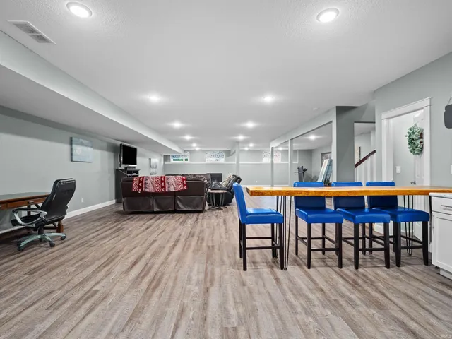 $730,000 | 716 East 550 North, Uniondale, IN 46791