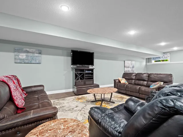 $730,000 | 716 East 550 North, Uniondale, IN 46791