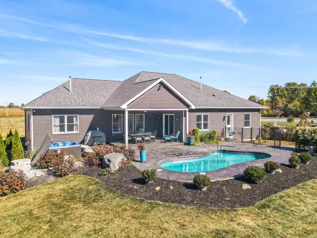 $730,000 | 716 East 550 North, Uniondale, IN 46791