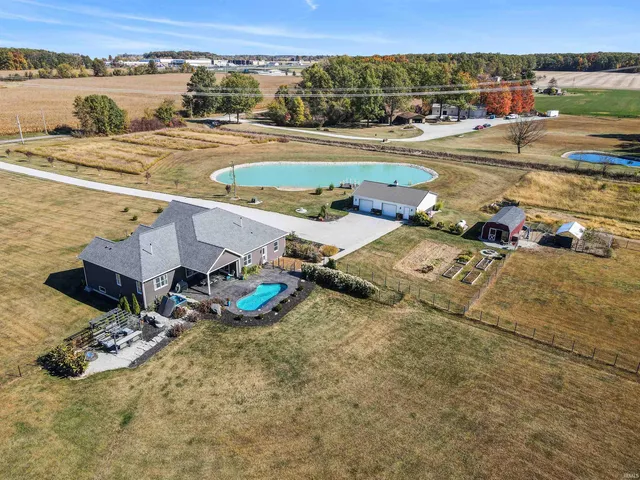 $730,000 | 716 East 550 North, Uniondale, IN 46791