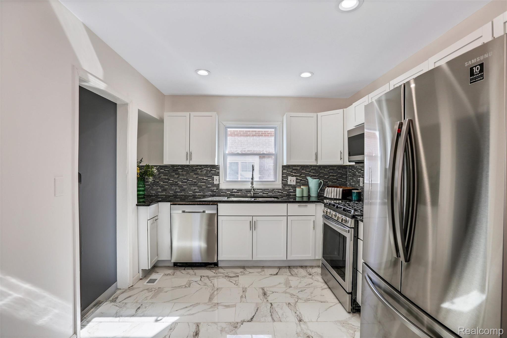 4417 Devonshire Road Detroit, MI 48224 - Photo 10 of 35 4417 Devonshire Rd_Kitchen 1.jpg