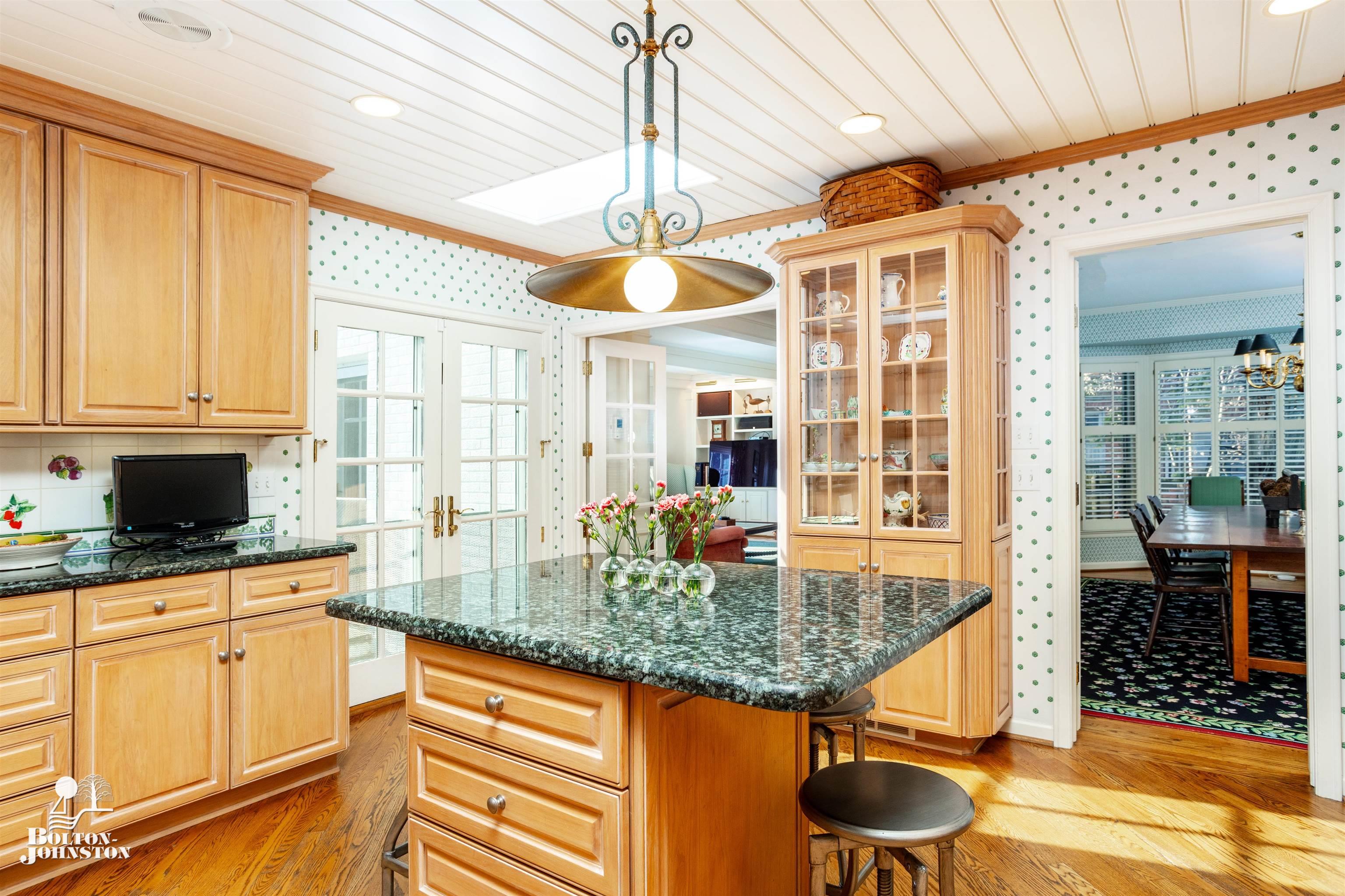 77 Merriweather Road Grosse Pointe, MI 48236 - Photo 17 of 73 50104660-16.JPG
