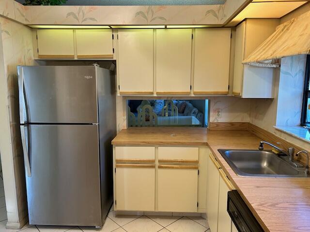 8625 Flamingo Drive Boca Raton, FL 33496 - Photo 5 of 19 EAT IN KITCHEN