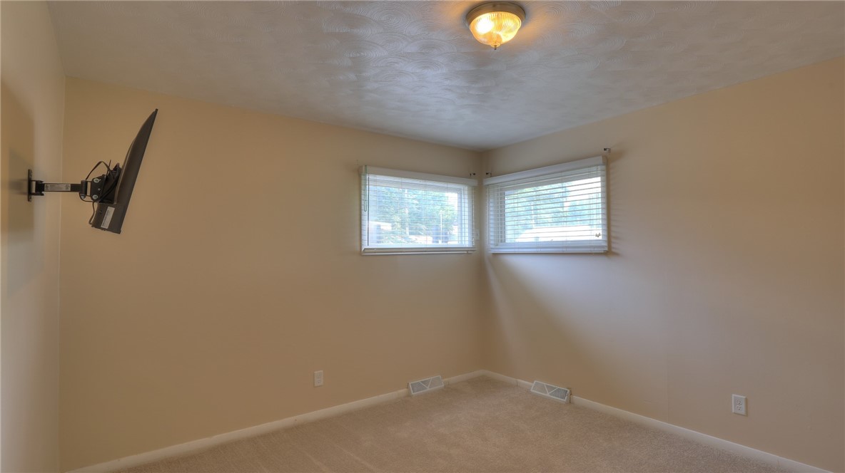 4022 Newcastle Drive Decatur, IL 62526 - Photo 22 of 34