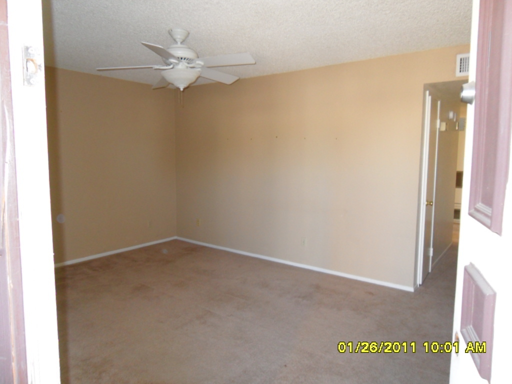 1501 West Escuda Road Phoenix, AZ 85027 - Photo 2 of 16 LIVING ROOM