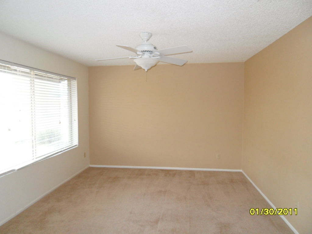 1501 West Escuda Road Phoenix, AZ 85027 - Photo 3 of 16 LIVING ROOM