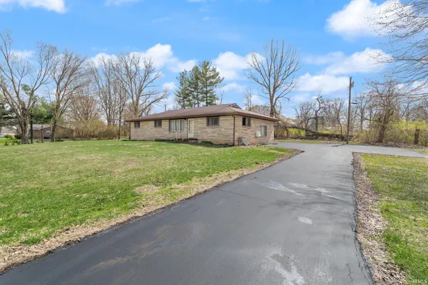 $225,000 | 102 Eastgate Avenue, Loogootee, IN 47553