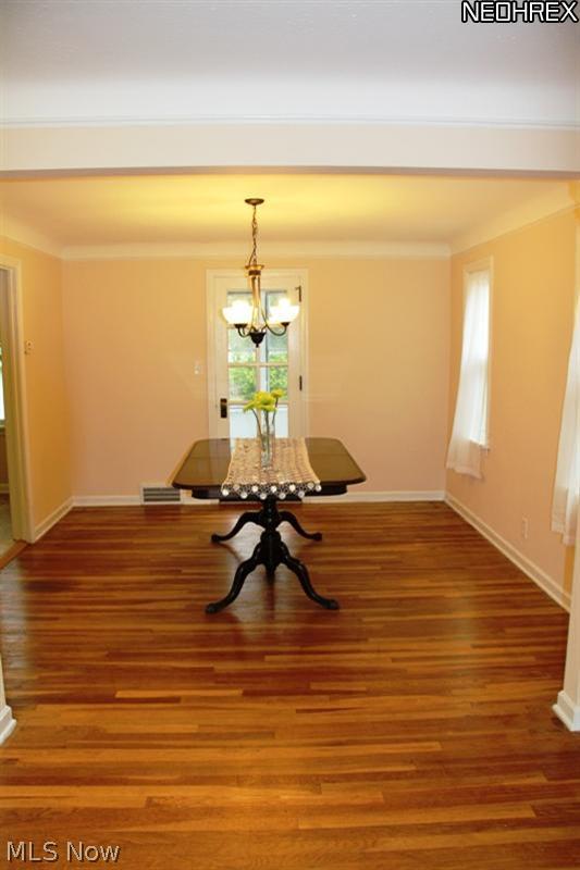 3923 Northampton Road Cleveland, OH 44121 - Photo 4 of 21