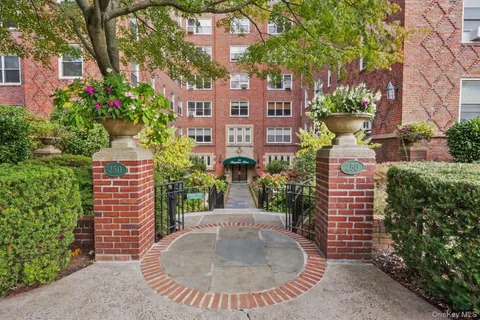 $375,000 | 250 Bronxville Road, Unit 2G, Bronxville, NY 10708
