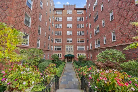 $375,000 | 250 Bronxville Road, Unit 2G, Bronxville, NY 10708