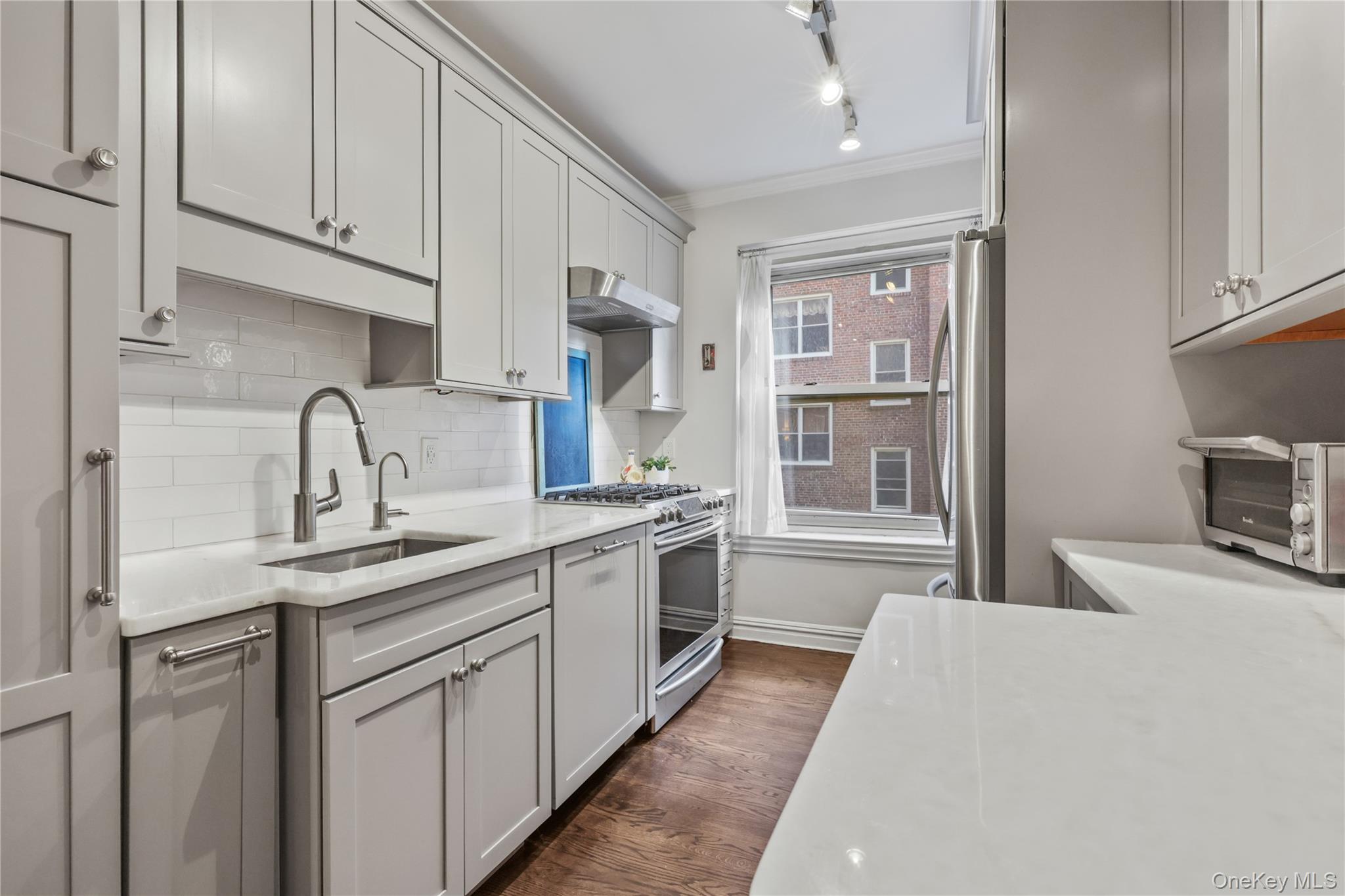 250 Bronxville Road, Unit 2G Bronxville, NY 10708 - Photo 6 of 14