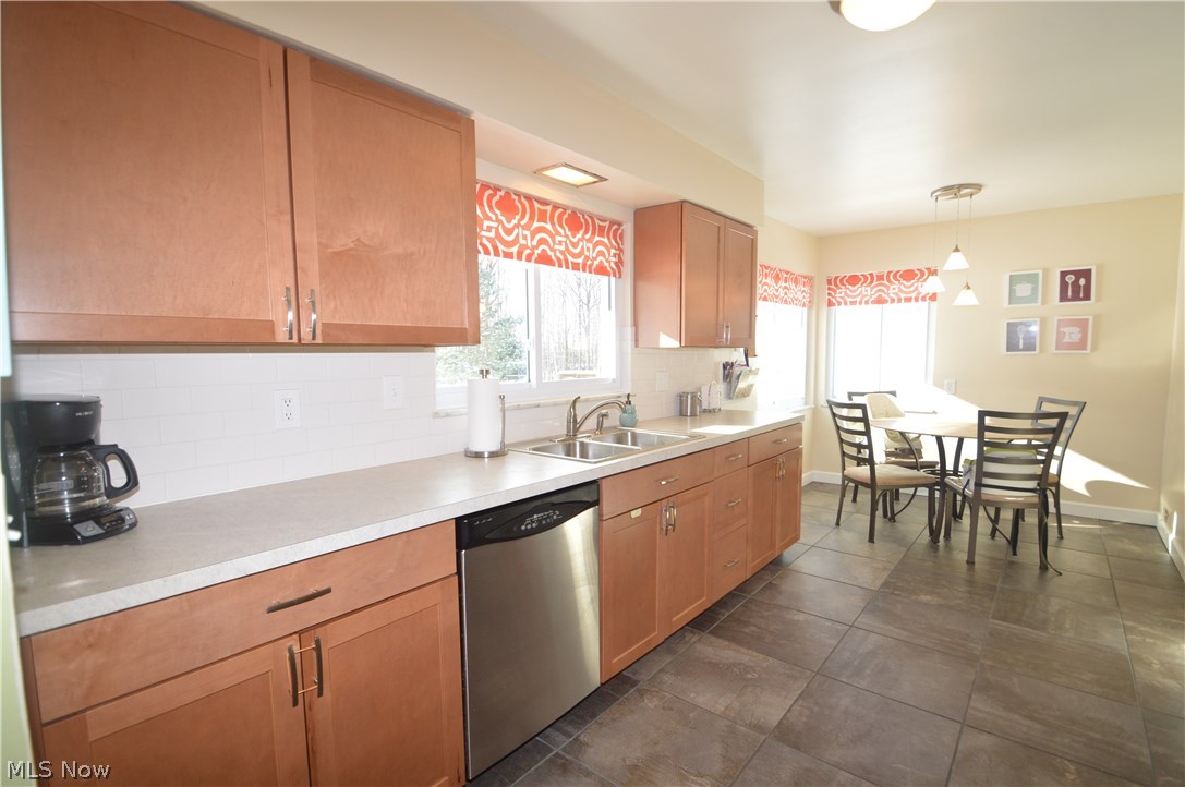 7698 Ragall Parkway Cleveland, OH 44130 - Photo 5 of 27 Gallery Image 5