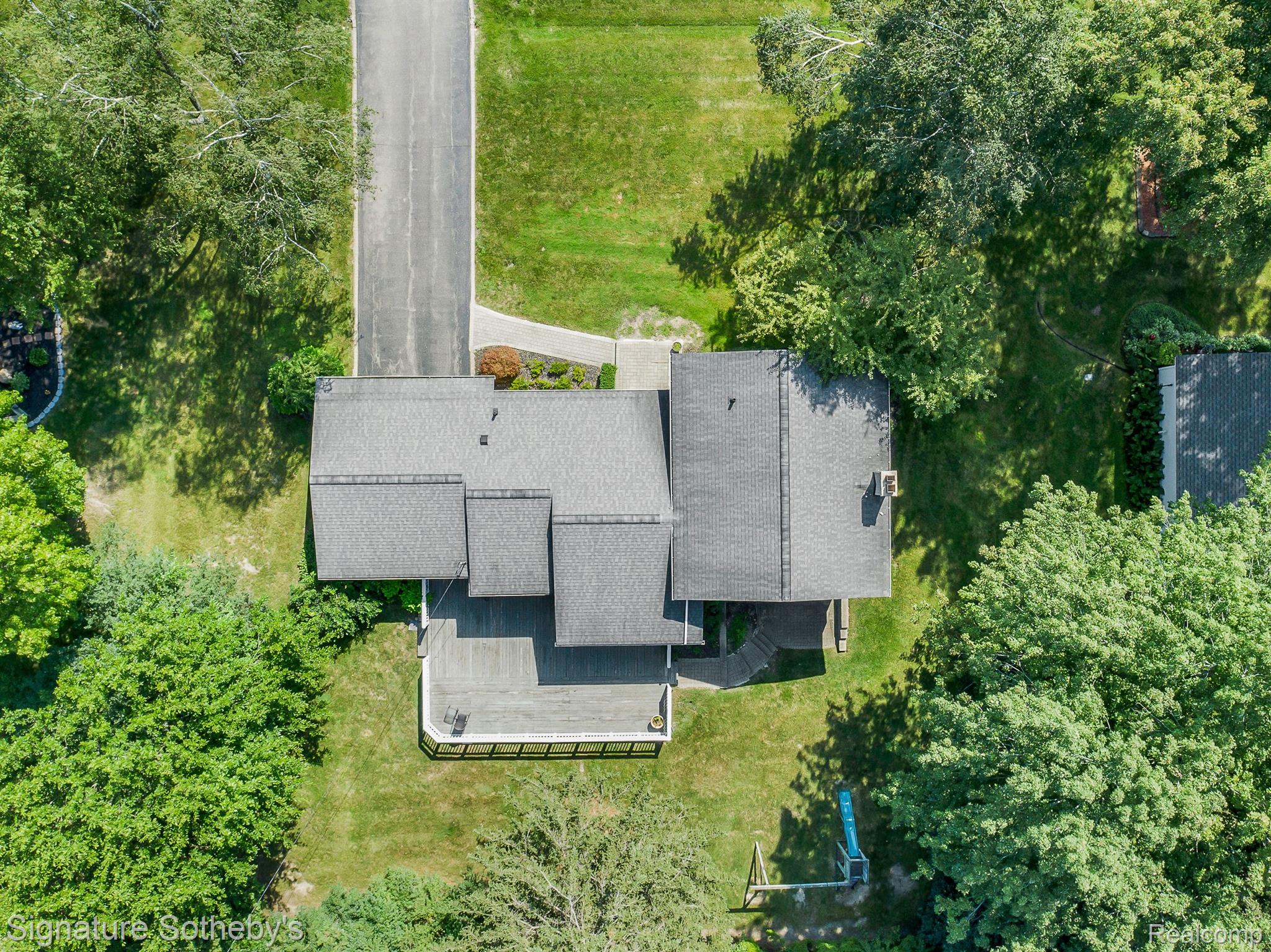 7252 Stonebrook Road West Bloomfield, MI 48322 - Photo 4 of 38 Aerial view of Huge Deck